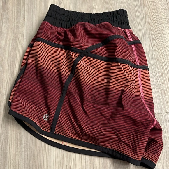 Lululemon Women’s Shorts, Size 12 - Picture 12 of 13